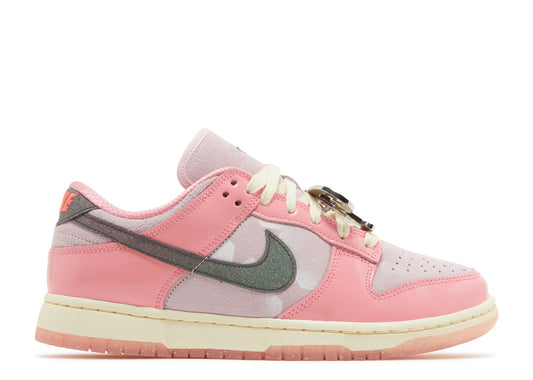 Wmns Dunk Low LX Barbie